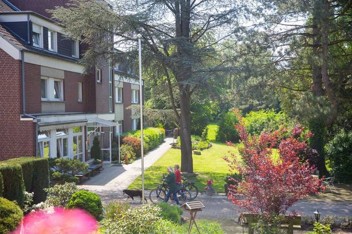 Ferienwohnung für 2 Personen, mit Terrasse und Garten sowie Sauna und Ausblick in Lippstadt