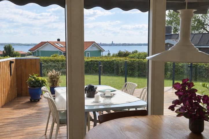 Ferieudlejning for 4 personer, med Terrasse i Bogø