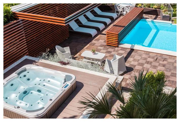 Location de vacances pour 2 personnes, avec Jacuzzi et Terrasse ainsi que Jardin et Piscine à Atina