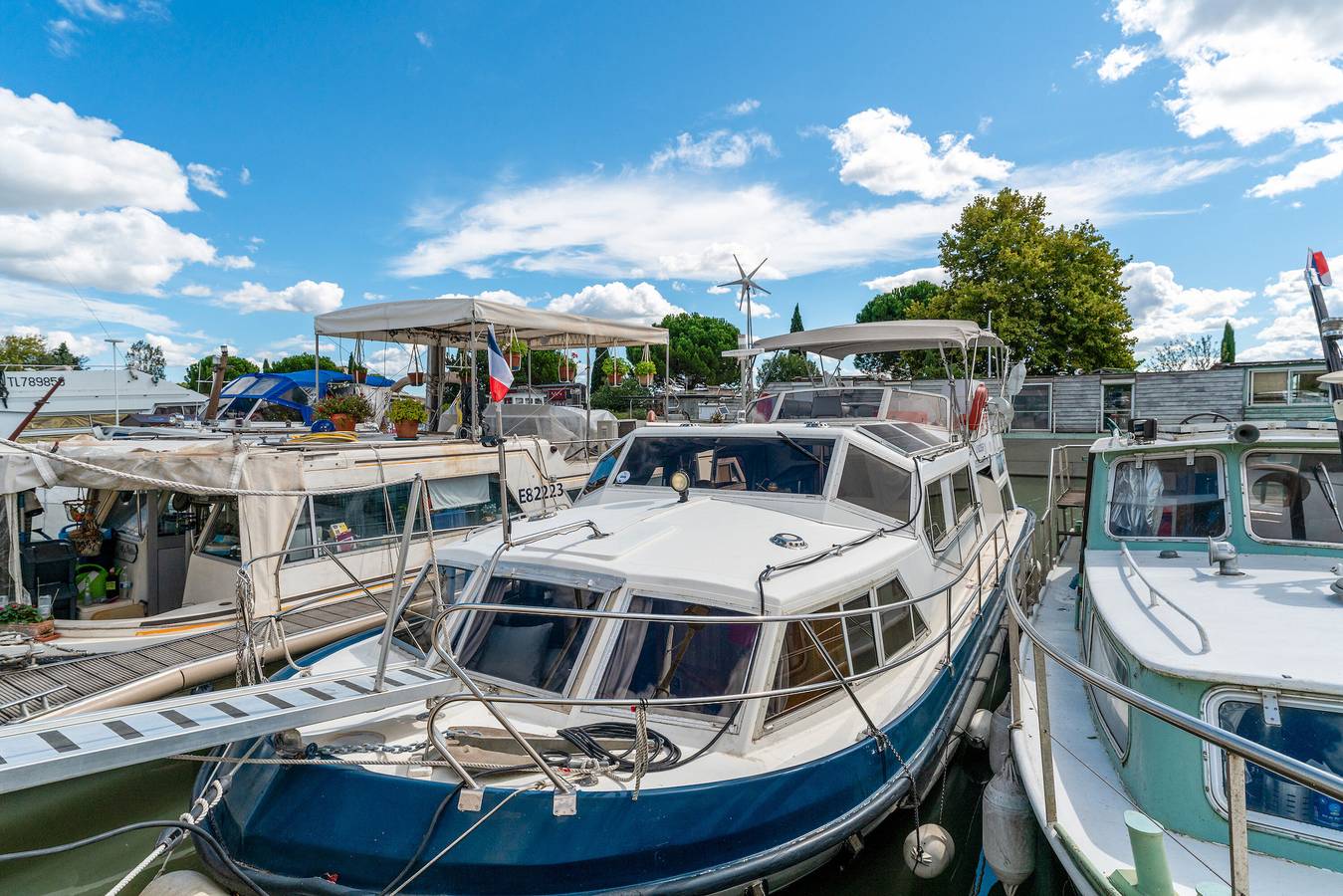 Bateau 'Pénichette Odyssey Croisières' avec vue sur le lac, terrasse privée et climatisation in Bellegarde, Région de Nîmes