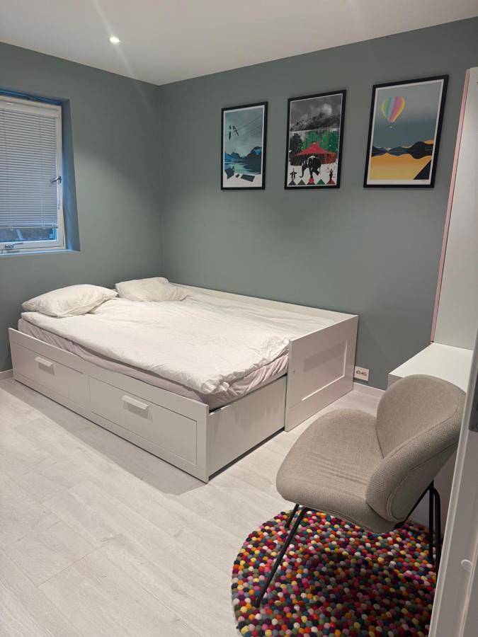 Villa med fantastisk uteplass! 10 sengeplasser! in Ålesund