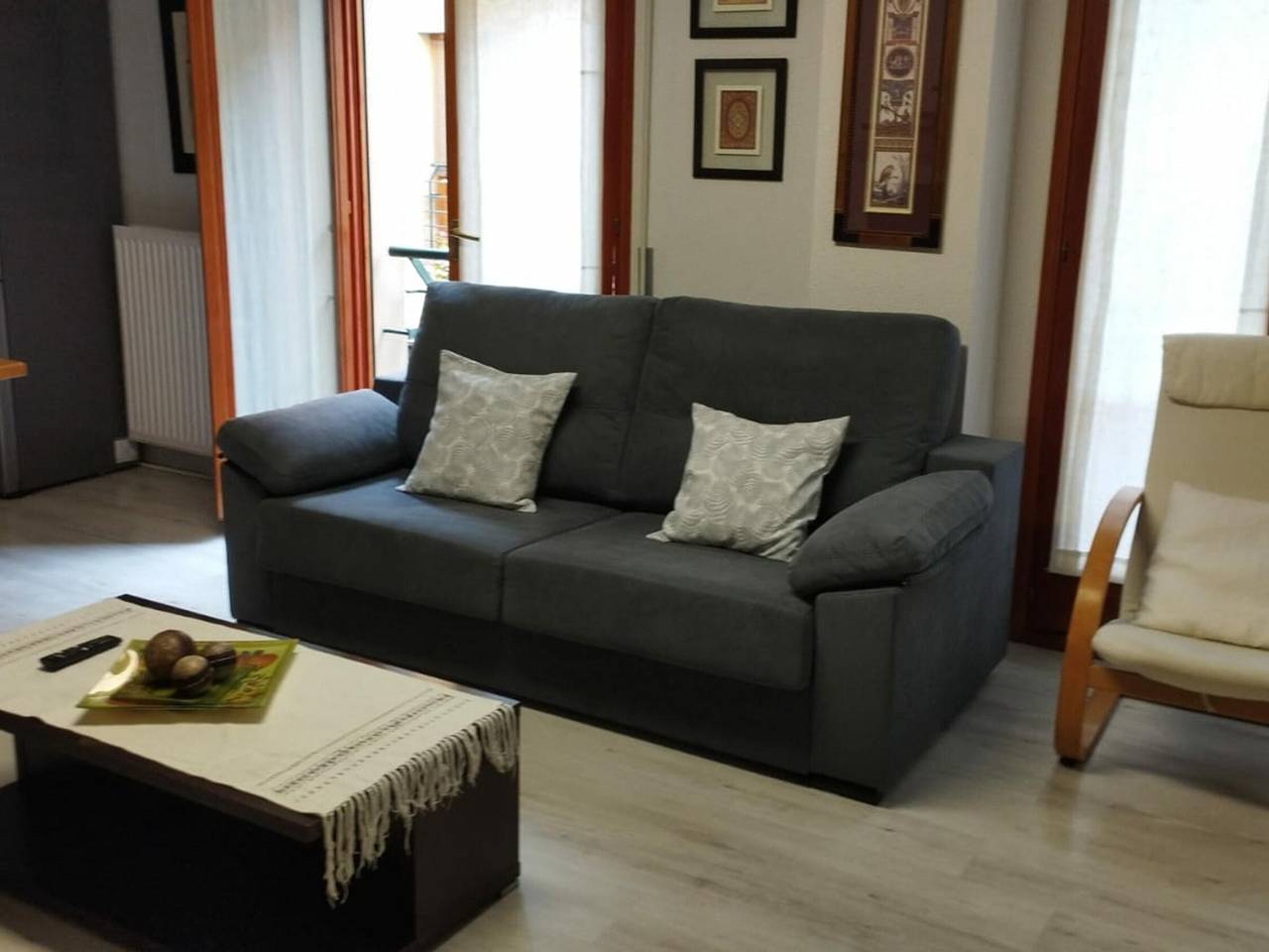 Entire apartment, Central Apartment for 4 with Parking in Jaca's Main Street in Jaca, Spanish Pyrenees