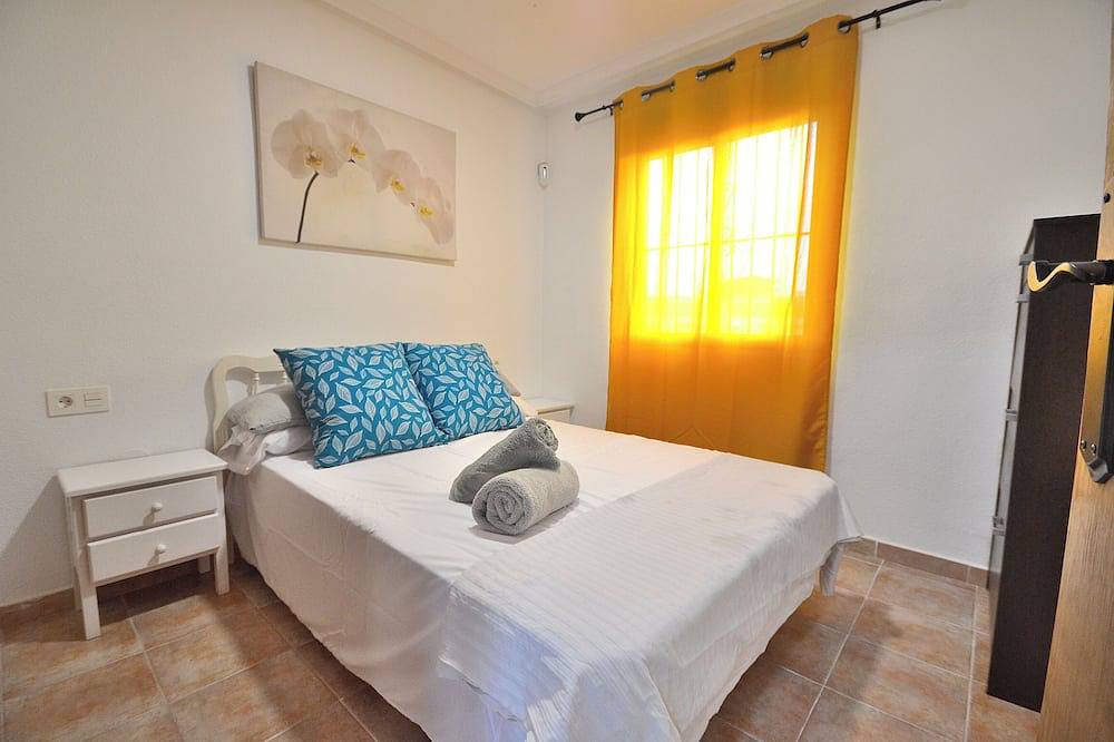 Pleasant townhouse with swimming pool, hydro-massage showers in Mutxamel, Costa Blanca