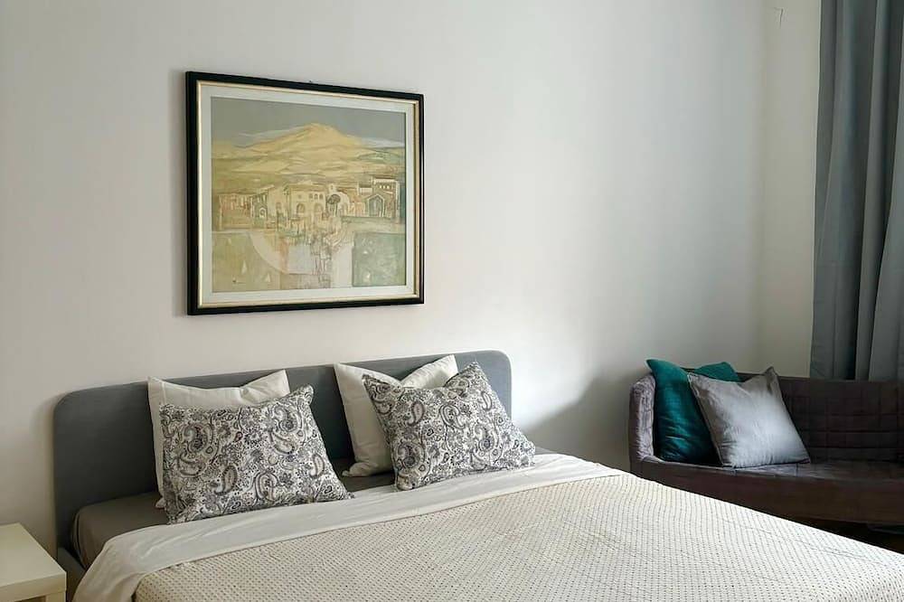 Ganze Wohnung, Smack in the Heart of Old Town Bratislava - 2 bedrooms - sleeps 5  in Bratislava, Bratislava und Umgebung