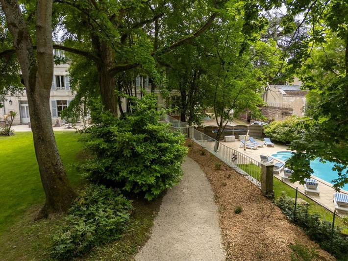 Hôtel pour 2 personnes, avec piscine ainsi que vue et jardin à Auxerre - 3