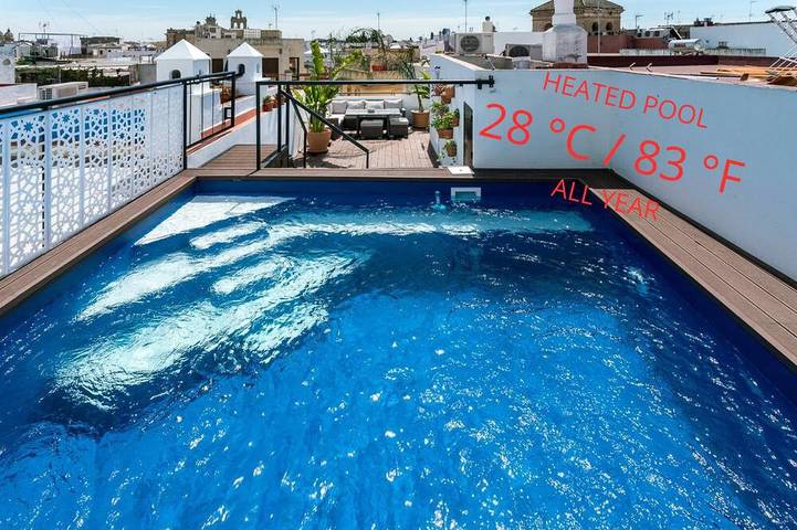 Casa para 14 personas, con jacuzzi además de balcón y sauna en Sevilla