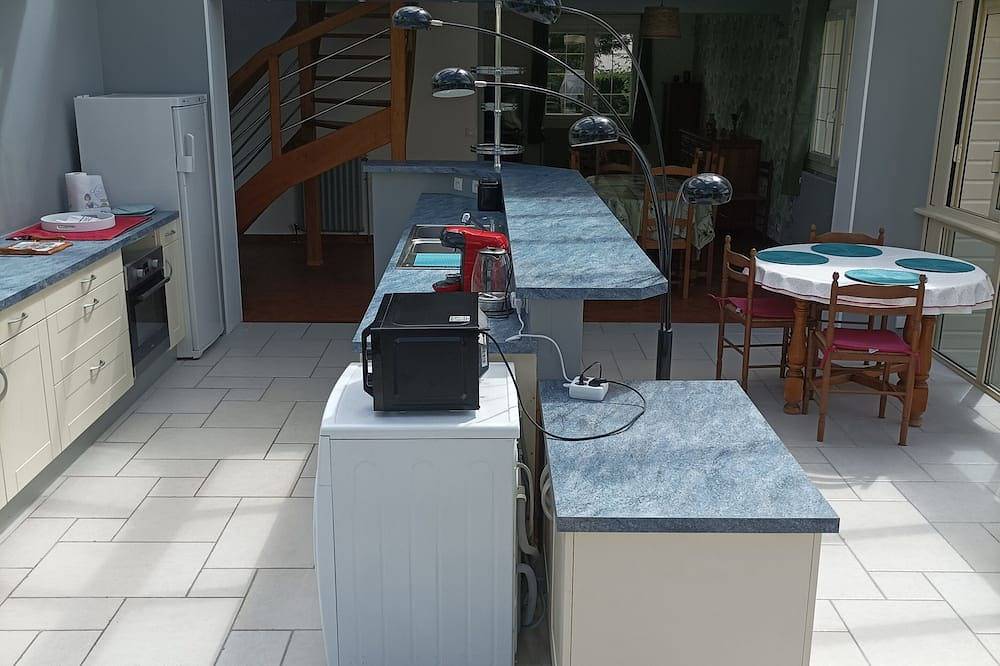 Grande maison de 200m2 sur parc arboré in Sainte-Croix-sur-Aizier, Région de Bernay