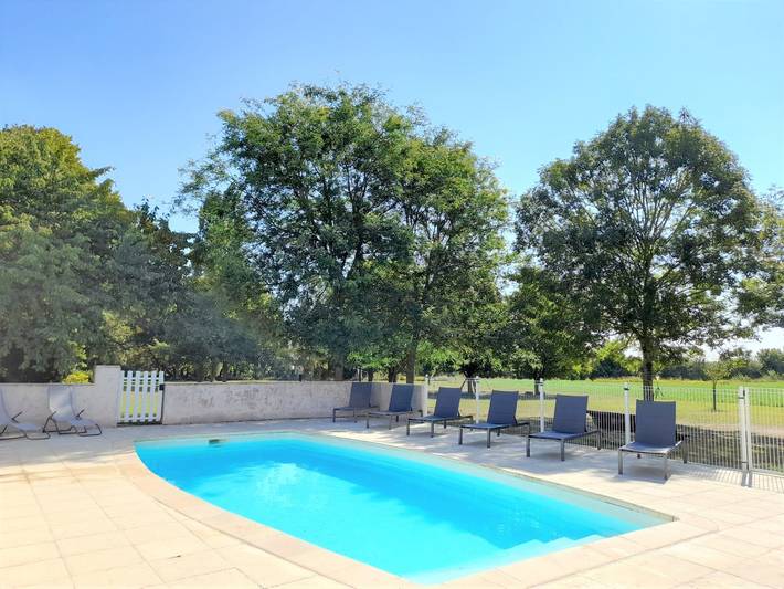 Gîte pour 6 personnes, avec jardin ainsi que piscine et terrasse - 1