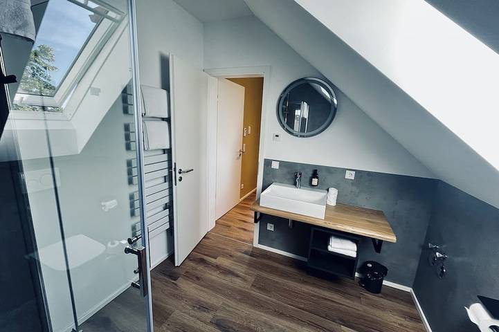 Ganze Wohnung, 2-Zimmer-Apartment (20qm) im Dachgeschoss mit kleiner Küche in Haundorf, Fränkisches Seenland