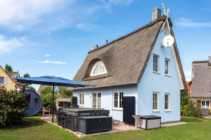 Ferienhaus für 4 Personen, mit Sauna und Terrasse sowie Garten und Whirlpool an der Ostsee