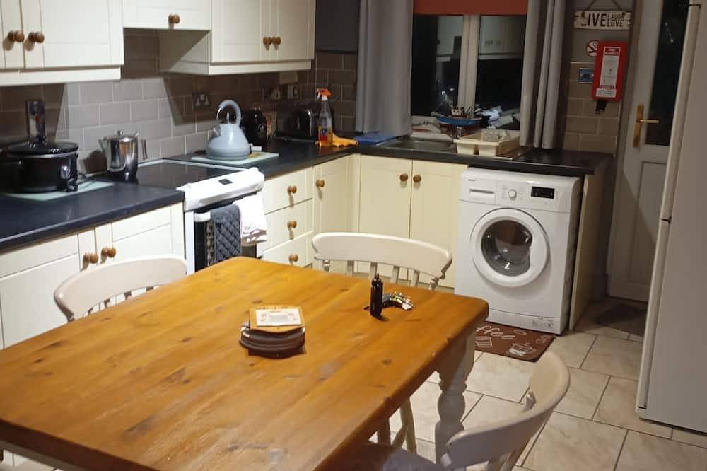 Log Cabin for 6 People in Buncrana, Lough Swilly