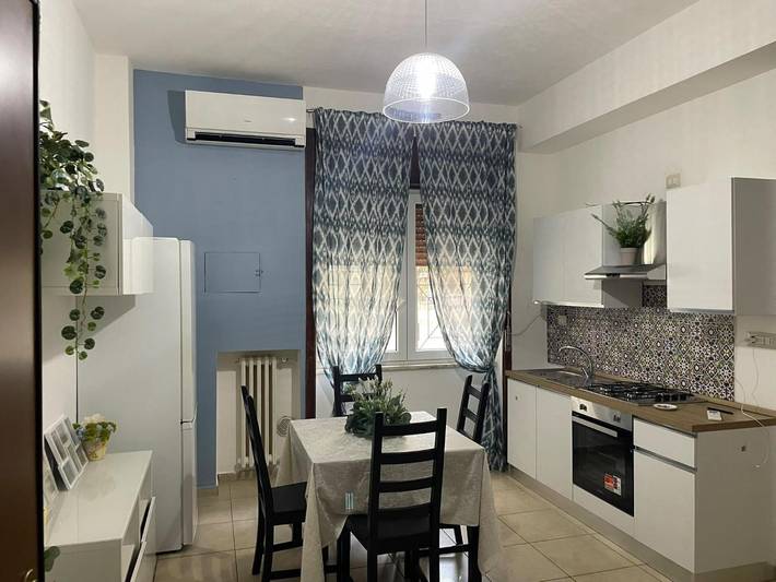 Appartamento intero, La Casa Di Kya - Universo Beach con vista mare, Wi-Fi e aria condizionata in Lido Scaramella beach, Salerno