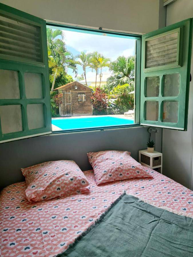 Location de vacances pour 4 personnes, avec jardin ainsi que terrasse et piscine dans Plage de l’Anse Vinaigri - 2