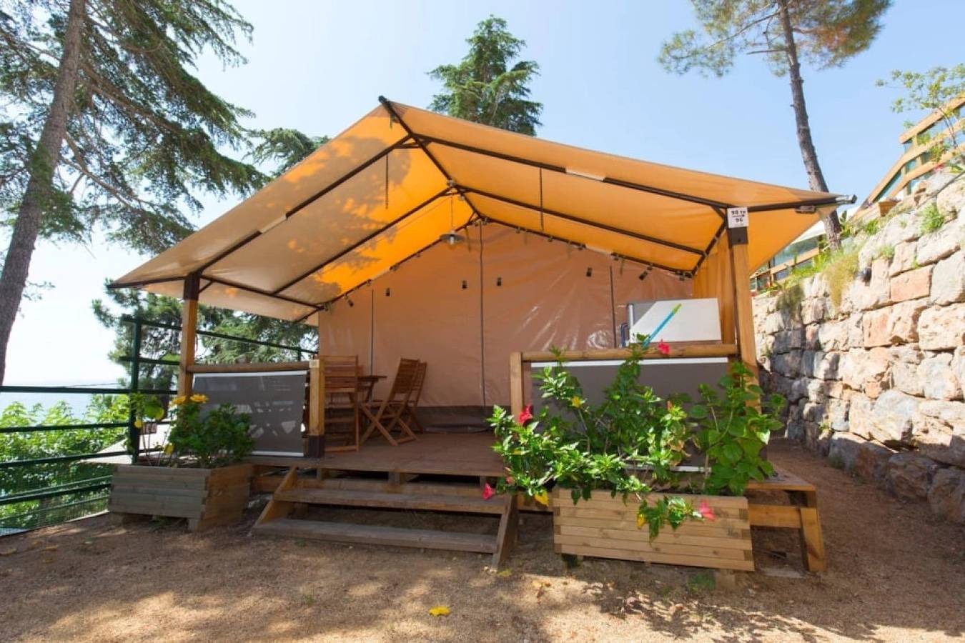 Zecamping 3 étoiles animé 200m plage piscine locatif Tv Bbq 30m2 in Calella, Costa del Maresme