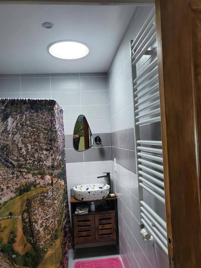 Location de vacances pour 2 personnes, avec vue et jardin à Banassac - 2