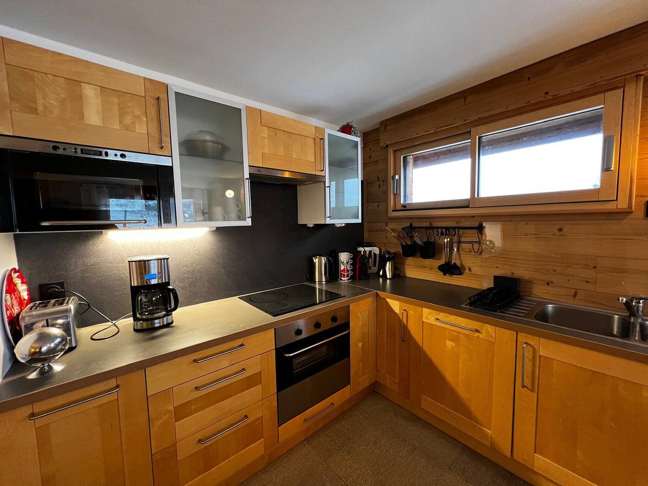Ganze Wohnung, Gemütliche 8-Personen-Wohnung, renoviert, Südbalkon, Pistenlage, Privatparkplatz, Baby-Ausstattung in Peyragudes, Französische Pyrenäen