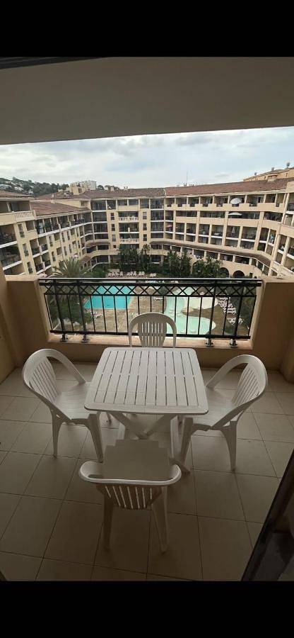 Gîte pour 4 personnes, avec piscine et vue ainsi que bassin pour enfant et terrasse dans Office De Tourisme Cannes La Bocca - 4