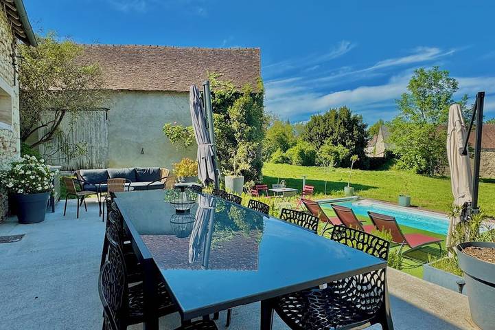 Location de vacances pour 12 personnes, avec jardin et jacuzzi à Buxeuil