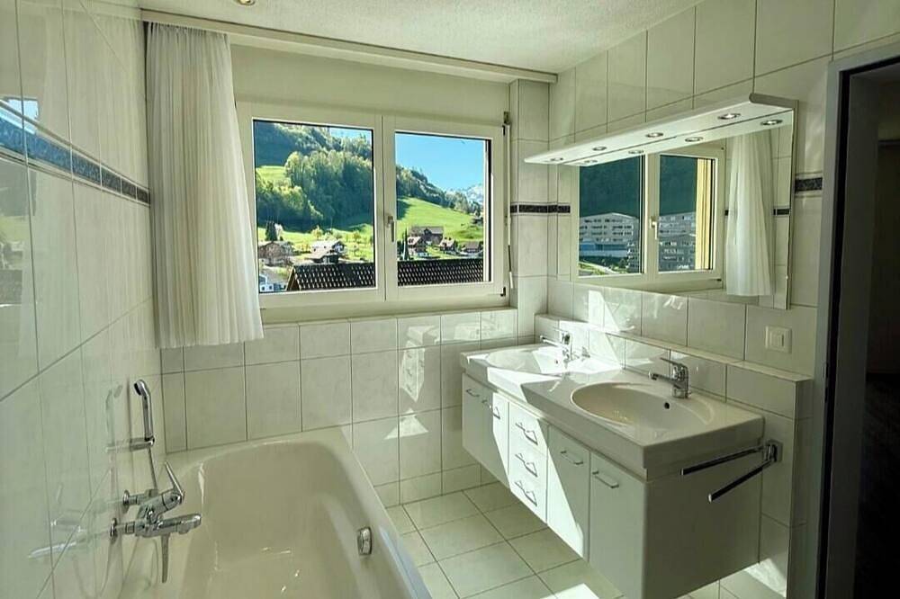 Appartement entier, 4Seasons | Morschach | Family Apartment | Mountain View in Morschach, Lac des Quatre-Cantons