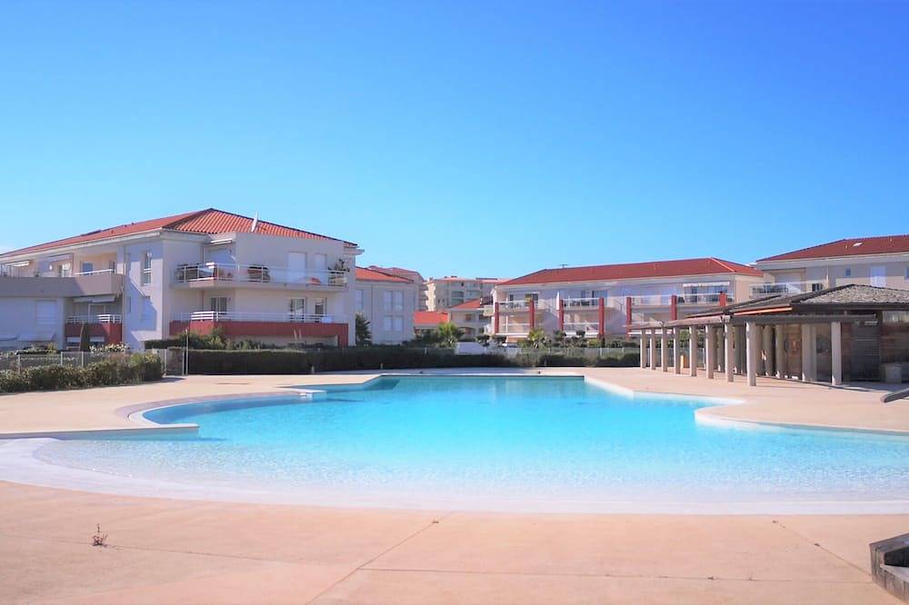 Hel lejlighed, Juan les Pins Front de Mer Studio Apartment Swimming pool Garage Clim 300 m Beach in Antibes, Cannes og omegn