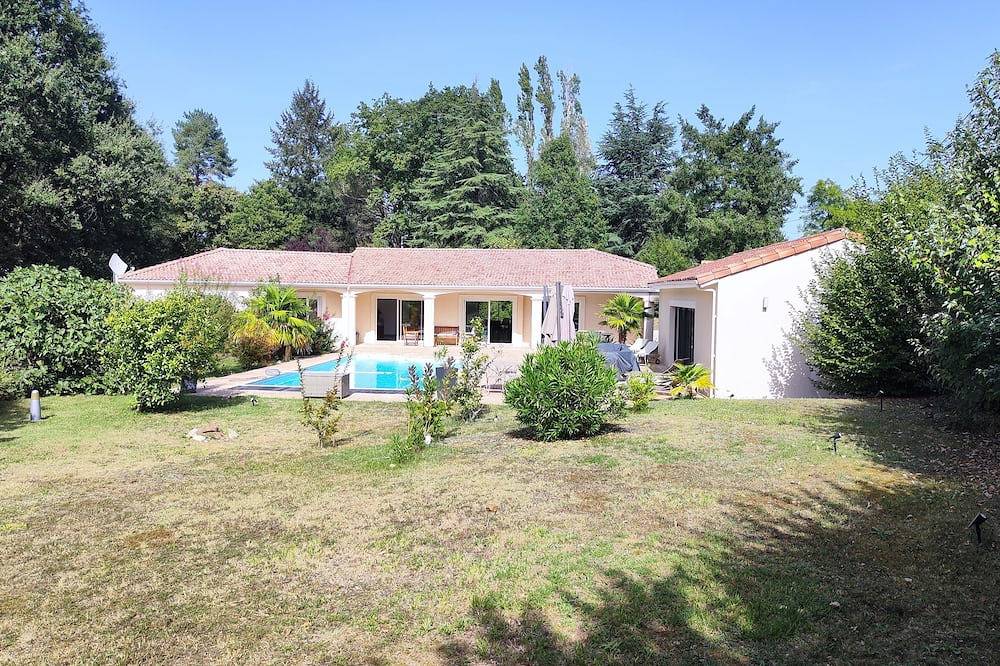Maison dans les vignes avec 5 chambres et piscine in Anglars-Juillac, Quercy
