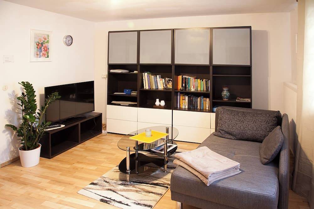 Ganze Wohnung, Ferienwohnung 'Haus Zur Bienenweide' mit Gemeinschaftsterrasse, Balkon und Wi-Fi in Schömberg, Nordschwarzwald