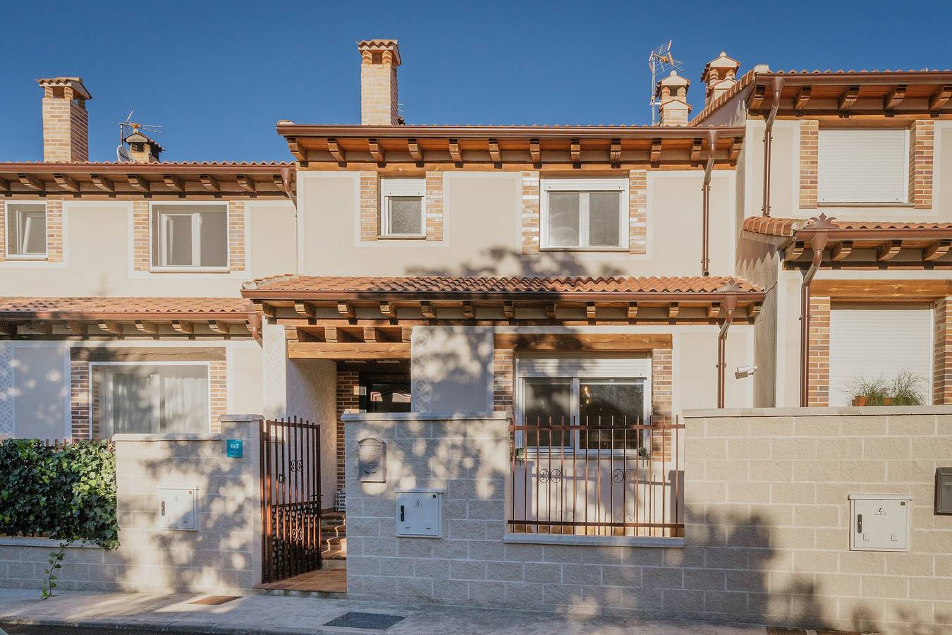Ferienhaus 'Las Natillas Con V' mit Bergblick, privater Terrasse und Wlan in Martín Miguel, Segovia Provinz