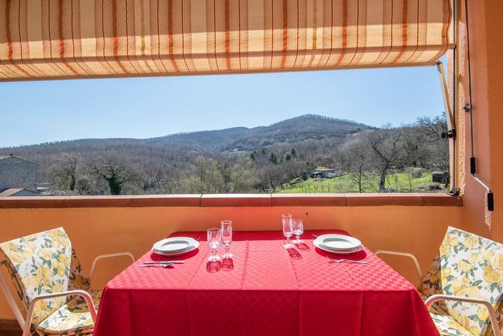 Appartamento intero, Appartamento 'Casa Fausto' con vista sulle montagne, terrazza privata e giardino privato in Roccastrada, Provincia di Grosseto