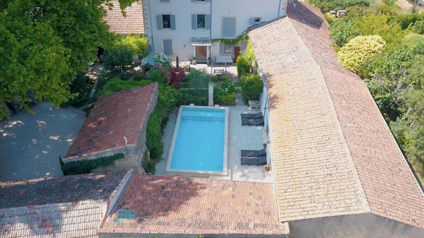 Maison d’hôte pour 2 personnes, avec Jacuzzi et Terrasse ainsi que Jardin et Piscine