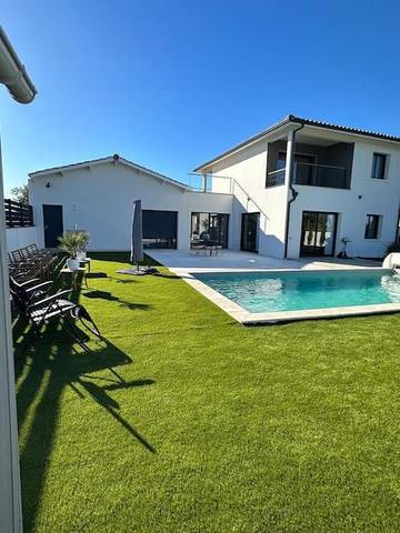 Cottage pour 6 personnes, avec jardin ainsi que vue et piscine à Sainte-Eulalie