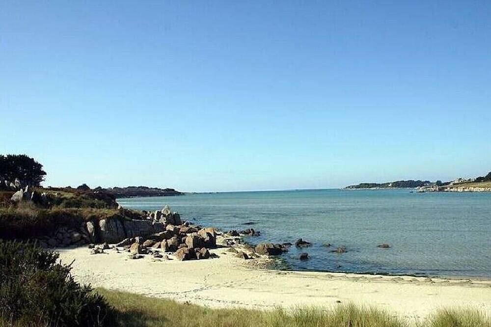 Gîte Tradition, à la campagne,  et à 3,5 km des plages in Guissény, Région de Brest