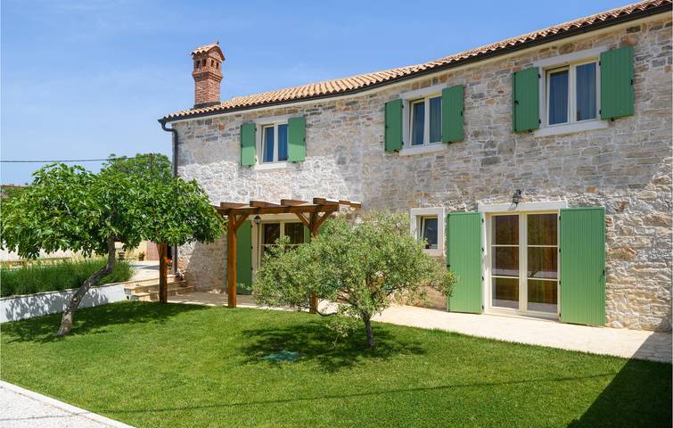 Ferienhaus für 9 Personen, mit Terrasse und Pool sowie Whirlpool - 1