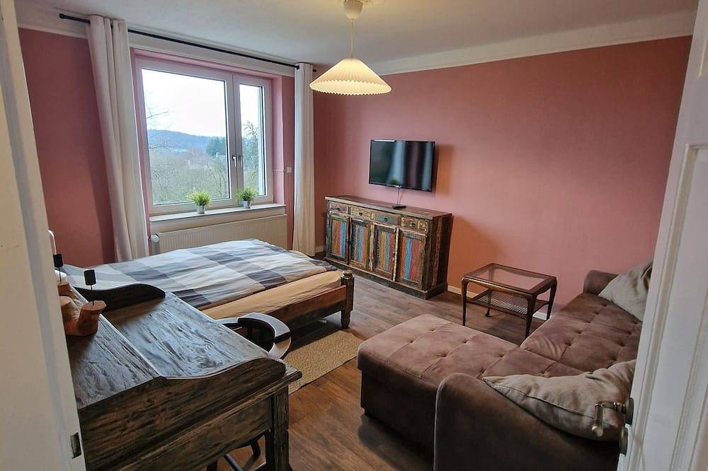 Entire apartment, 3 rooms for up to 10 people. Close to the city in the countryside with a view of the Müngsten Bridge in Solingen, Bergisch region