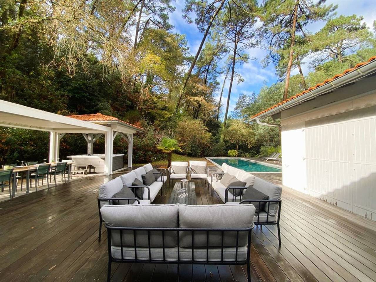 Spacious villa with jacuzzi and heated pool in Hossegor in Hossegor, Côte d’Argent