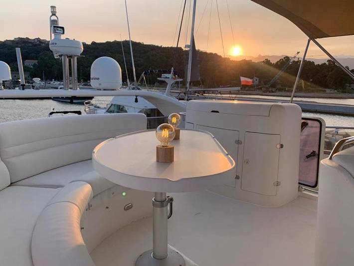 Bateau pour 4 personnes, avec terrasse et vue en Corse - 4