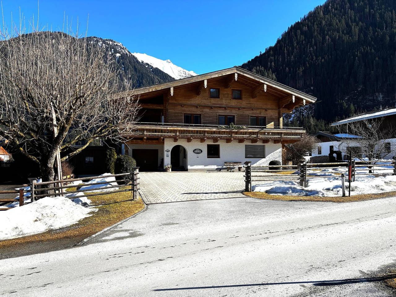 Ganze Wohnung, Ferienwohnung mit Aussicht nahe Wildkogel Arena in Hohe Tauern, Neukirchen am Großvenediger