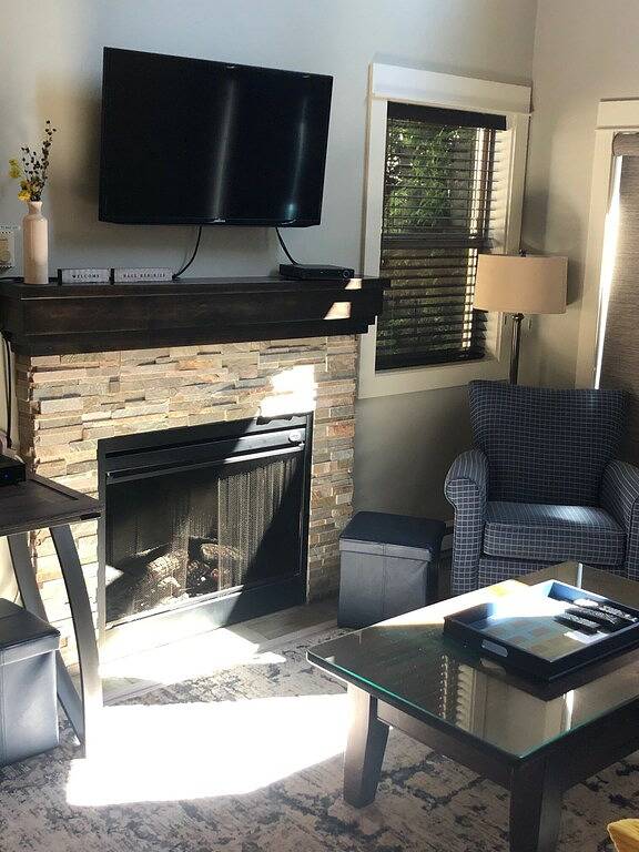 2bdrm 2bath Cottage w/ indoor pool 5 min from beach in Parksville, Regional District of Nanaimo