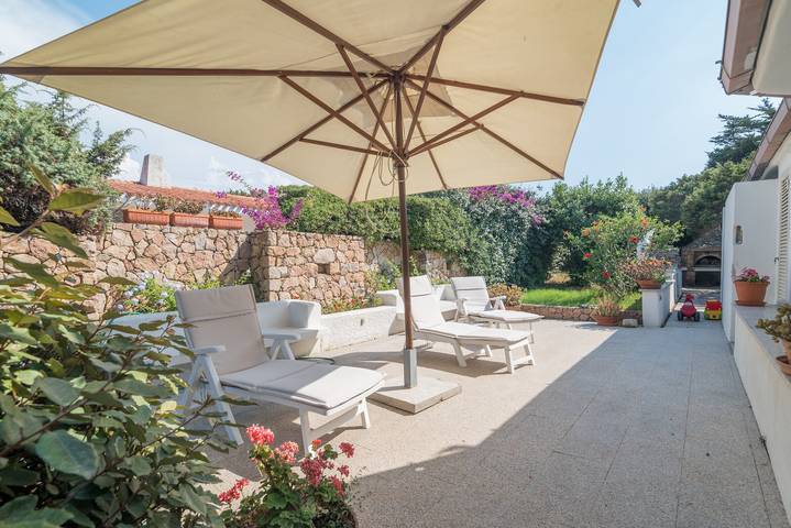 Villa 'Du Soleil' with Private Terrace, Private Garden and Wi-Fi in Aglientu, Gallura