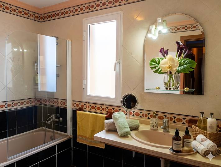 Entire apartment, Holiday Apartment 'Beautiful 3 Bedrooms Wifi Sea View' with Sea View, Wi-Fi and Air Conditioning in Radazul Bajo, El Rosario