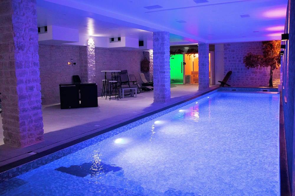 Apartamento entero, La Porte d'Adam: Private Indoor Pool, Spa, and Cinema Pool in L'Isle-Adam, Valle del Oise
