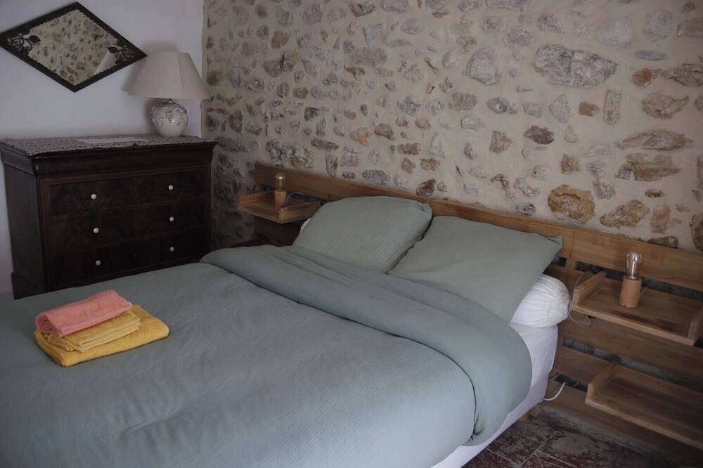 La Maison de Célestine, au coeur des Corbières, dans un village vigneron. in Luc-sur-Orbieu, Côte méditerranéenne (France)