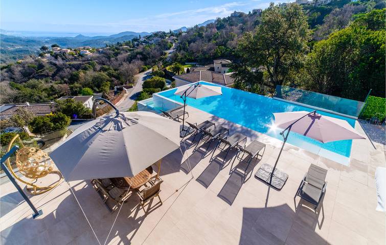 Location de vacances pour 10 personnes, avec terrasse et piscine à Les Adrets-de-l'Estérel - 4