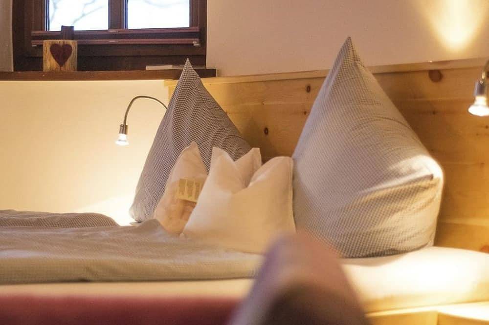 Ganze Wohnung, Apartment Zirben Stubn mit 32 qm, 1 Zimmer-Apartment, max. für 4 Personen in Seehausen am Staffelsee, Das Blaue Land