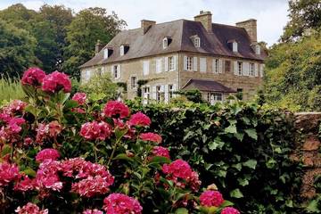 Location de vacances pour 25 personnes, avec jardin et terrasse, animaux acceptés à Quintin