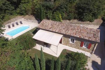 Agriturismo pour 4 personnes, avec jardin à Grillon