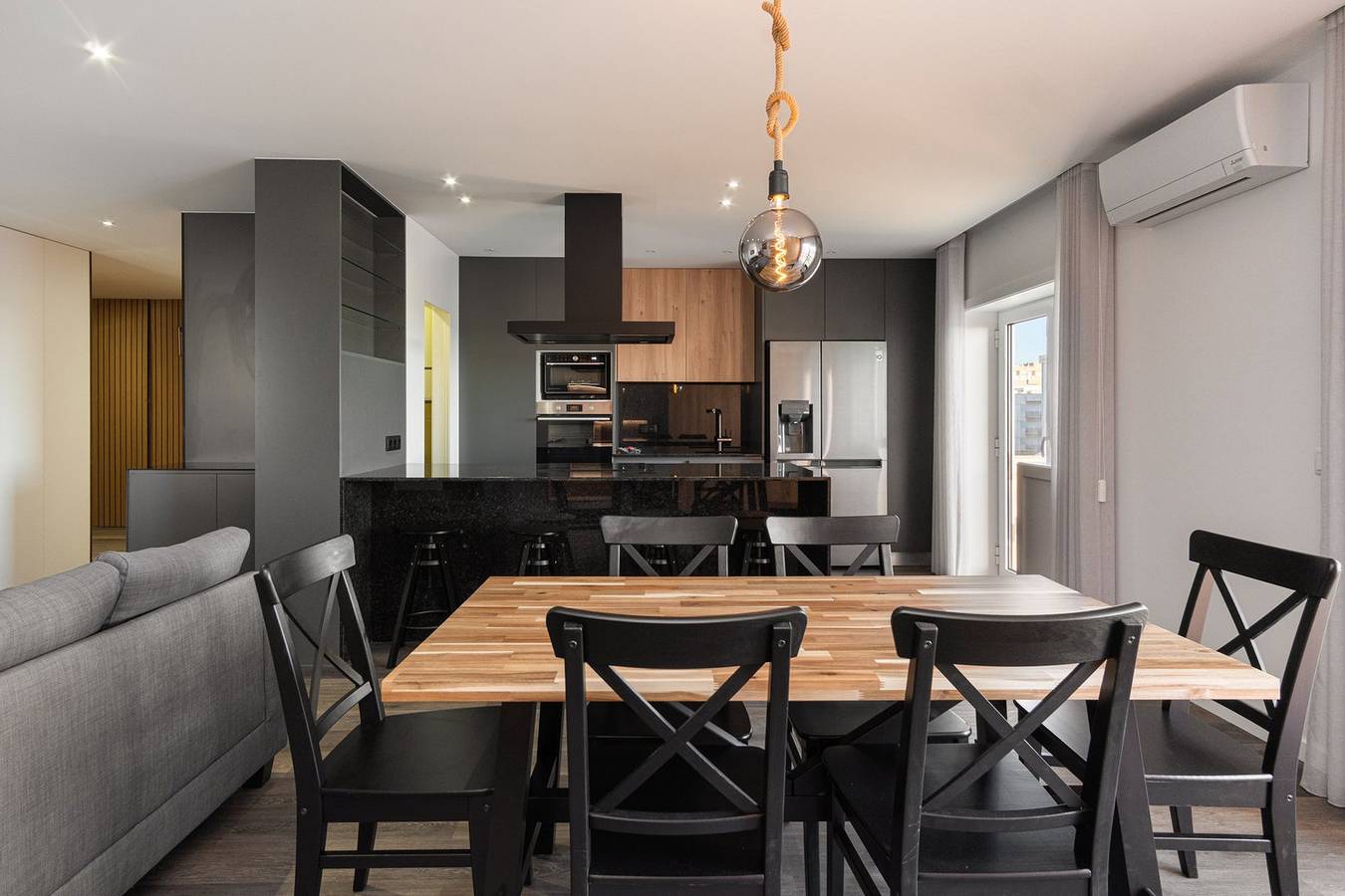 Entire apartment, Celia's Stylish Retreat in Praia da Amorosa, Chafé