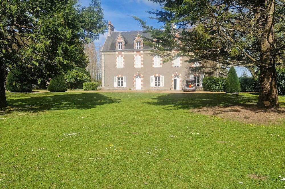 Domaine Xix eme siècle avec parc arboré et rivière,  proche Paris in Morée, Région de Vendôme