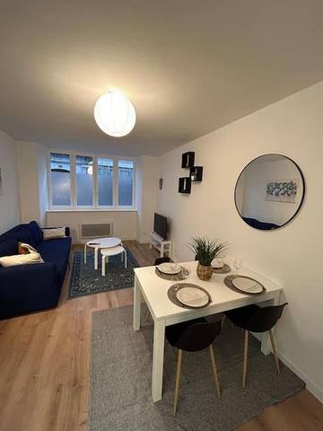 Gîte pour 5 personnes, avec terrasse à Aurillac