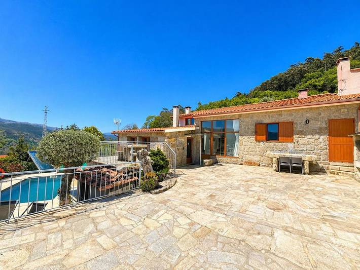 Casa rural para 4 personas, con Balcón y Terraza además de Jardín y Piscina en Mosteiro - 2