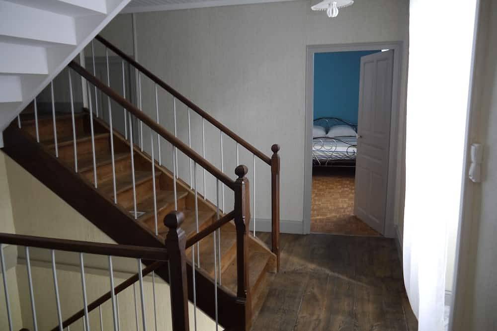 Maison auvergnate dans le calme, 8 personnes, 4 chambres, tout confort in Vézac (Cantal), Région d'Aurillac